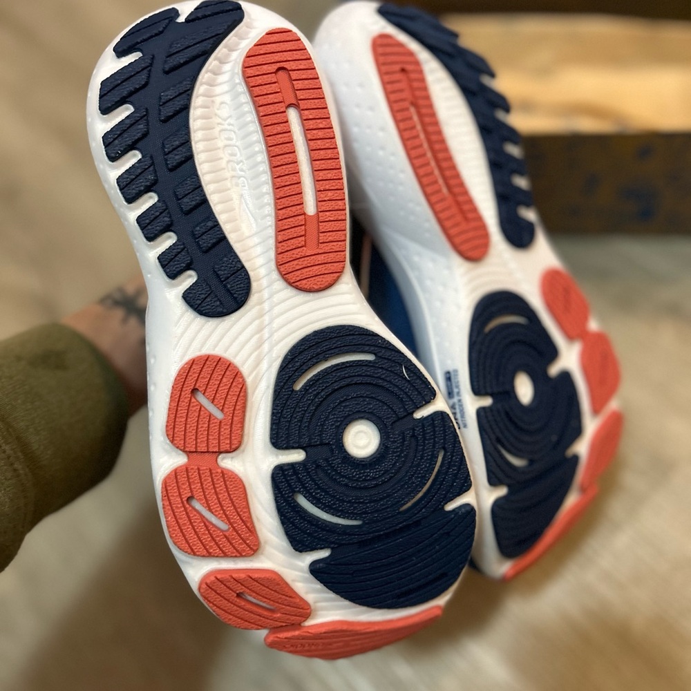 Brooks Women’s Size 7.5 Navy and White Athletic Shoes New in Box - Picture 5 of 7